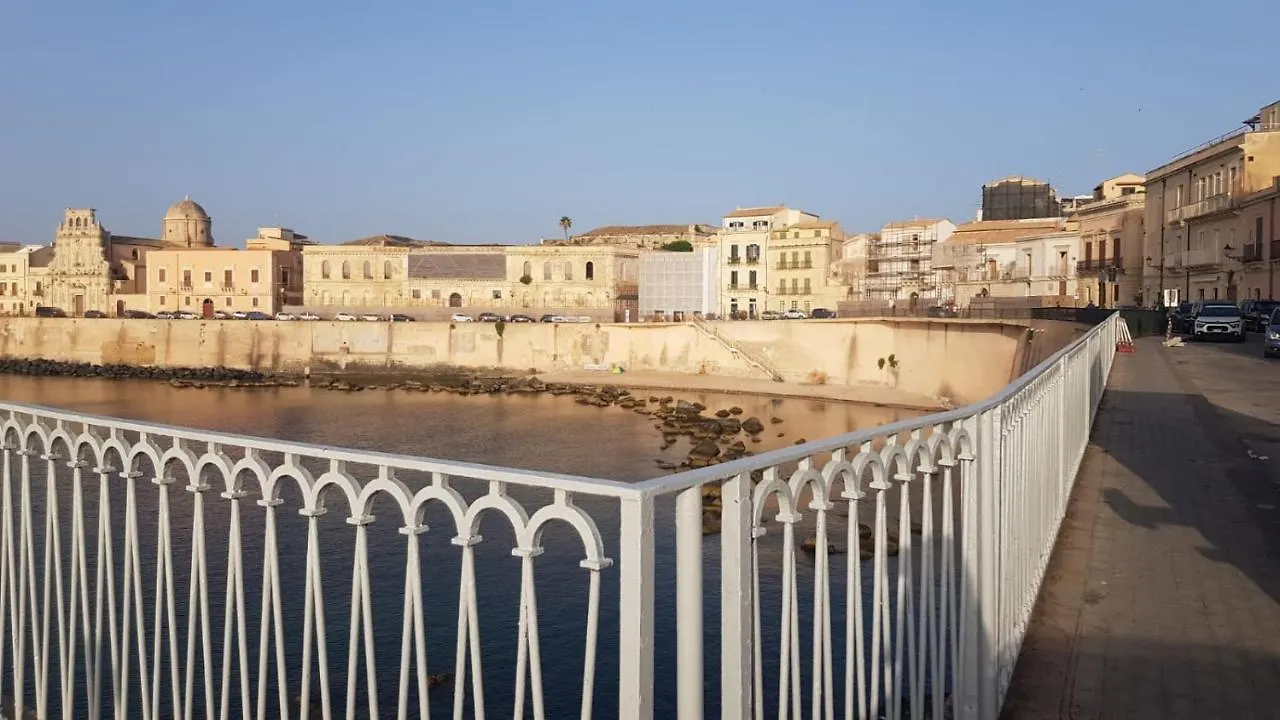 Perla Marina Ortigia contacts